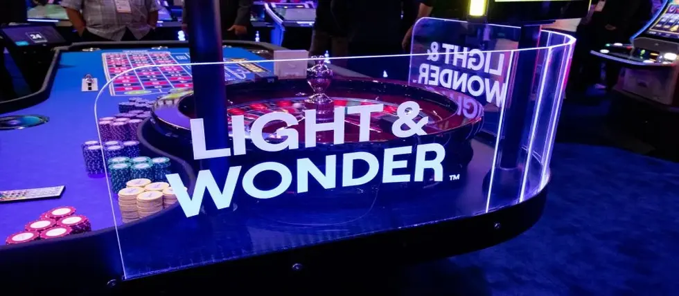 Penn Partners with Light & Wonder on Hollywood Casino-Branded Live Dealer Games               