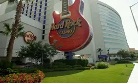 Hard rock Hotel & Casino Tejon celebrates topping off ceremony