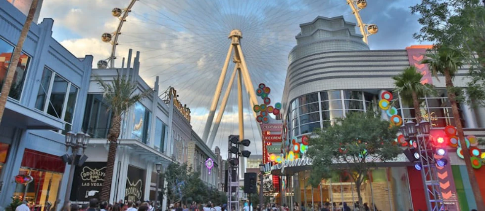 Caesars Entertainment signs deal to sell LINQ Promenade for $275M